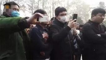 成都大爷大妈吃瓜,成都大爷大妈的夏日“瓜田”生活