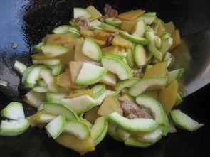 吃角瓜大便黑吗,角瓜食用后大便颜色变化揭秘