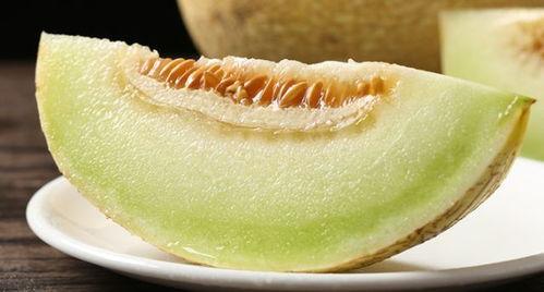 男性吃蜜瓜视频,男性挑战吃瓜大赛，趣味横生！